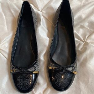 Tory Burch Black/Gray Snakeprint Patent/Leather Ballet Flats sz 8.5M